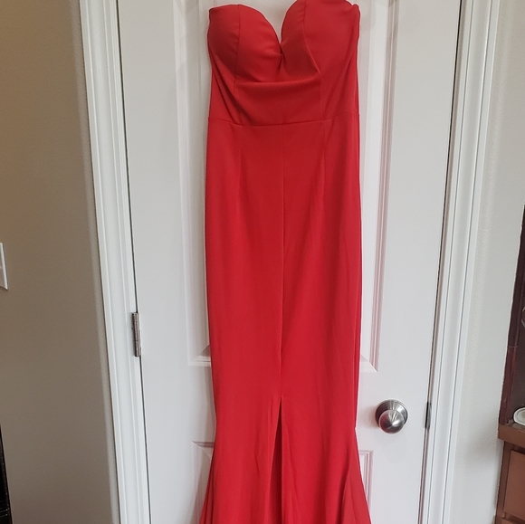 Red + Strapless gown! - Picture 7 of 9